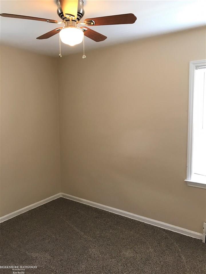 8249 Stephens Road Center Line, MI 48015 - Photo 7 of 9 31316145-6.JPG