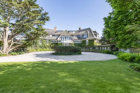 $79,500,000 | 105 Lily Pond Lane, East Hampton, NY 11937
