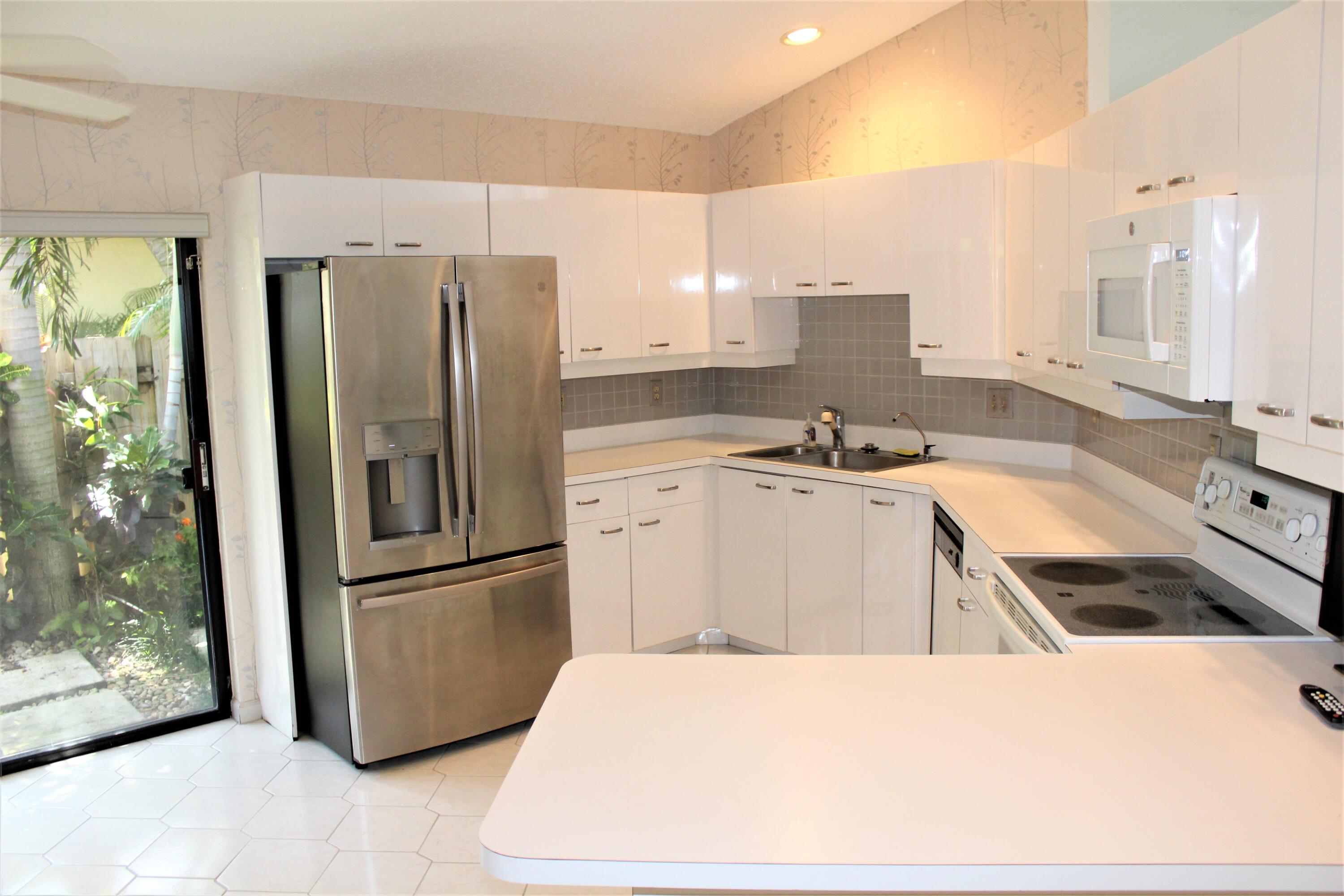 402 Oregon Lane Boca Raton, FL 33487 - Photo 20 of 63 IMG_3352 (2)