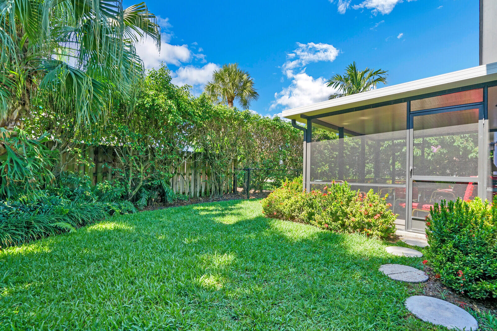 402 Oregon Lane Boca Raton, FL 33487 - Photo 40 of 63 32_Image_32_mls