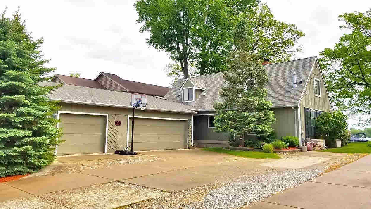 12081 Torrey Road Fenton, MI 48430 - Photo 40 of 52 21300258-39.JPG