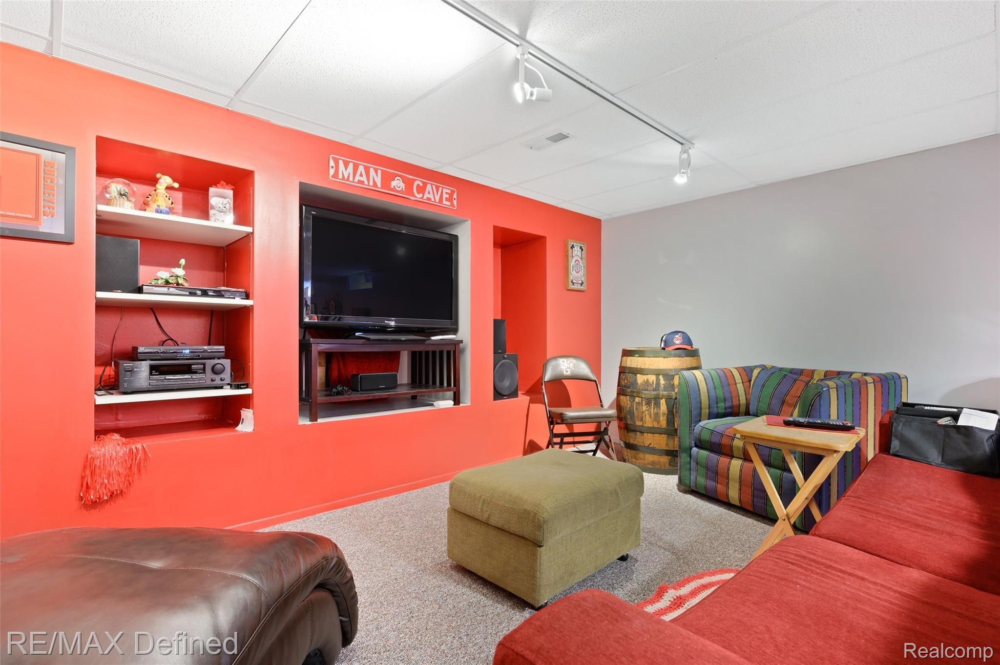 1703 Devonwood Drive Rochester, MI 48306 - Photo 36 of 43 1703-Devonwood-Dr-37.jpg