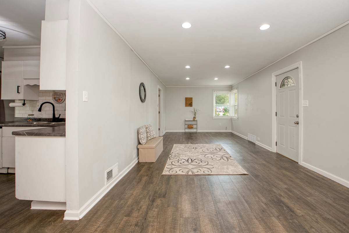 135 Oak Drive DeKalb, IL 60115 - Photo 5 of 23