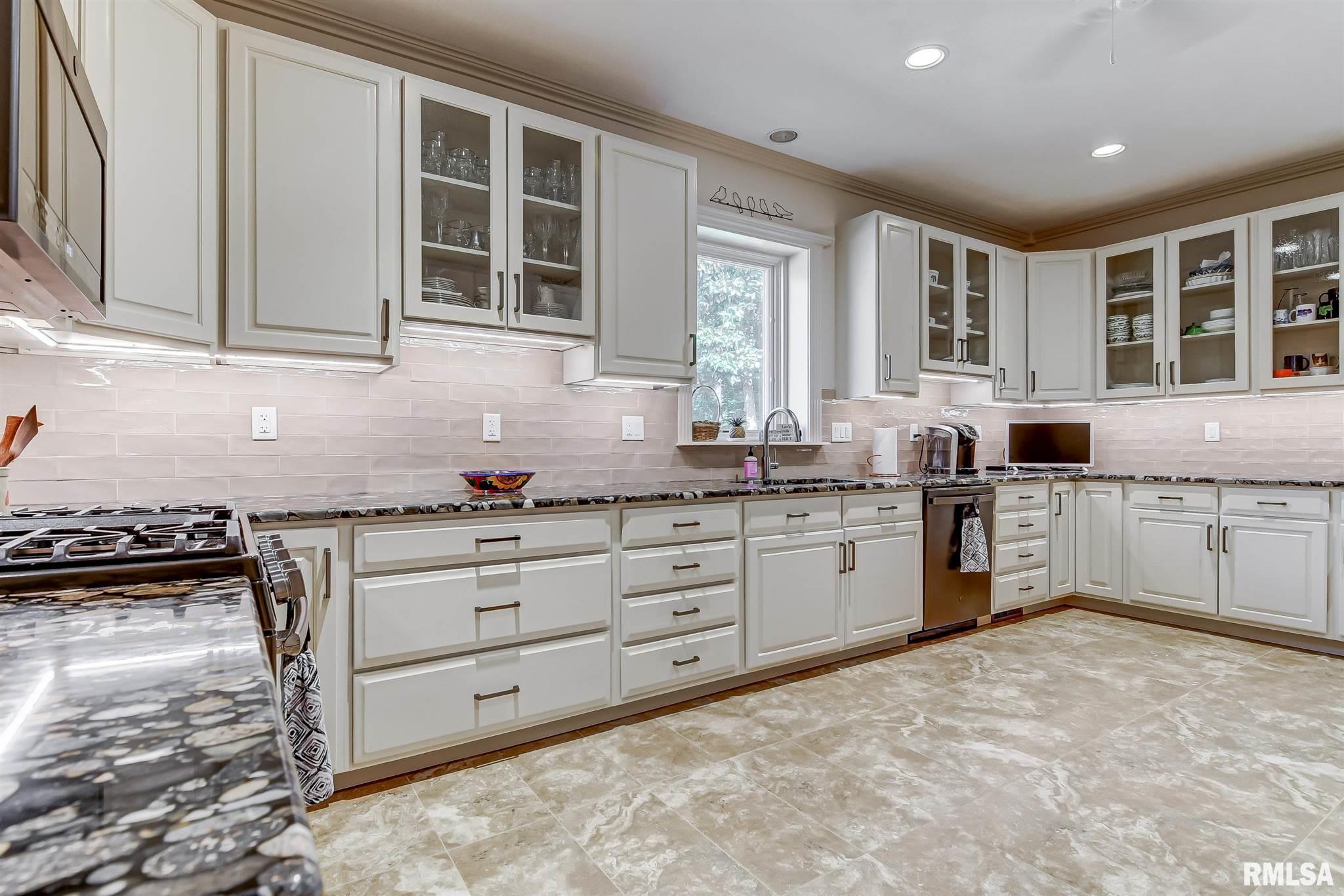 225 Timberridge Drive Springfield, IL 62702 - Photo 13 of 37