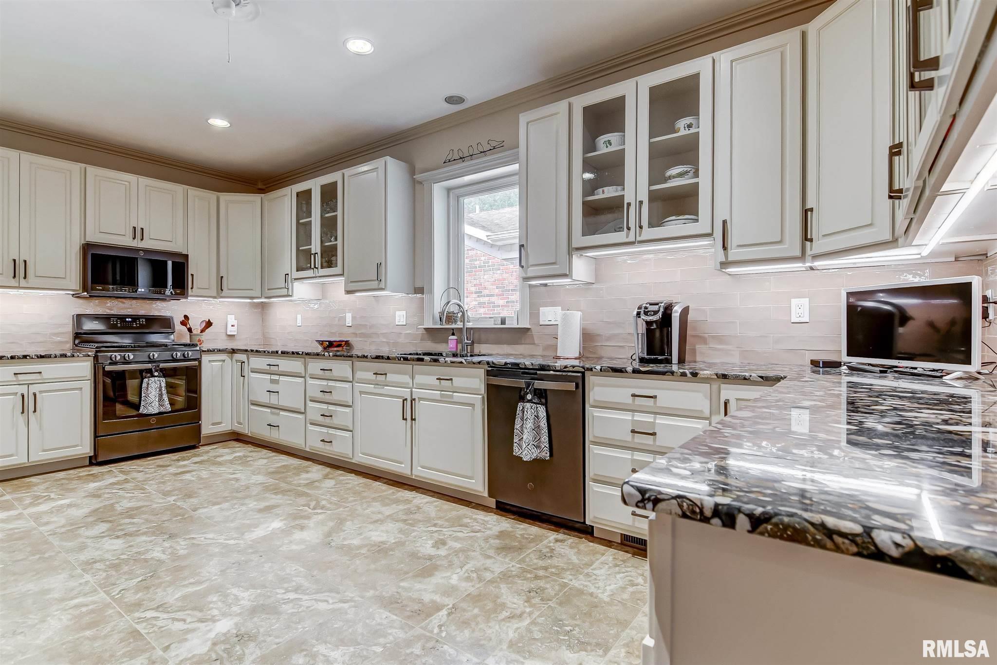 225 Timberridge Drive Springfield, IL 62702 - Photo 15 of 37