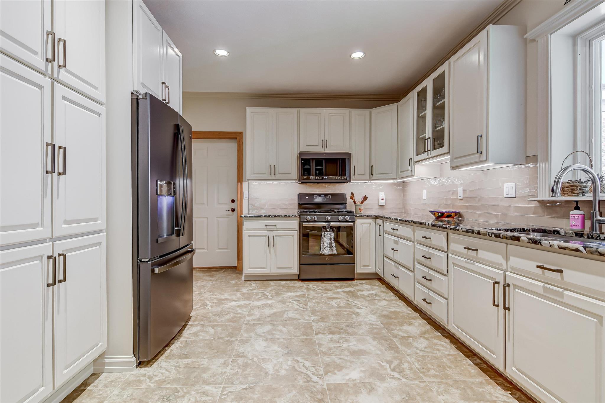 225 Timberridge Drive Springfield, IL 62702 - Photo 16 of 37