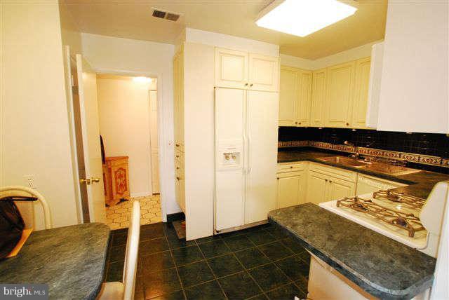 101 Cross Keys Road, Unit D Baltimore, MD 21210 - Photo 7 of 16 Kitchen