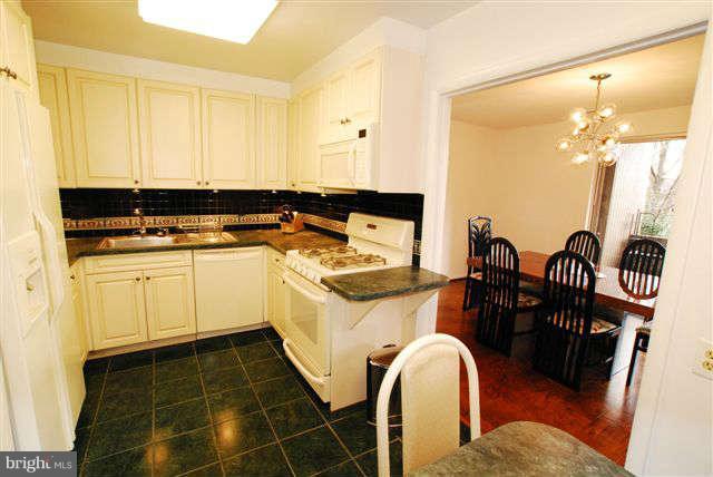 101 Cross Keys Road, Unit D Baltimore, MD 21210 - Photo 8 of 16 Kitchen