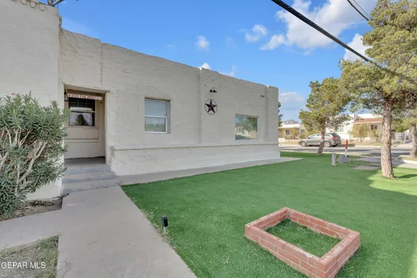 a view of an house with backyard space and garden