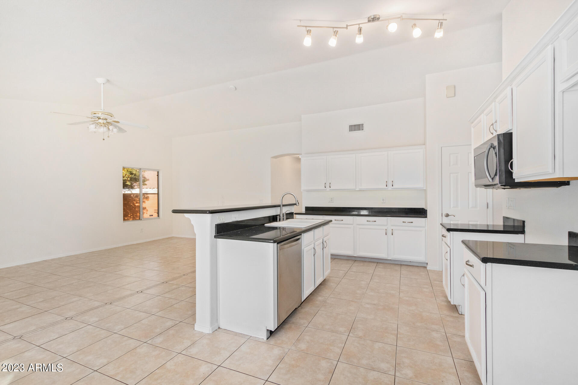 1821 East Apollo Road Phoenix, AZ 85042 - Photo 12 of 47 14-Apollo