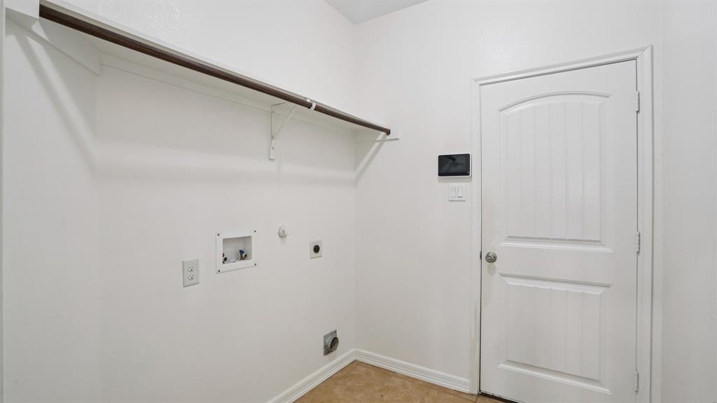 9904 Copperhead Lane McKinney, TX 75071 - Photo 25 of 40 Laundry area with hookup for an electric dryer, gas dryer hookup, hookup for a washing machine, and light tile patterned floors