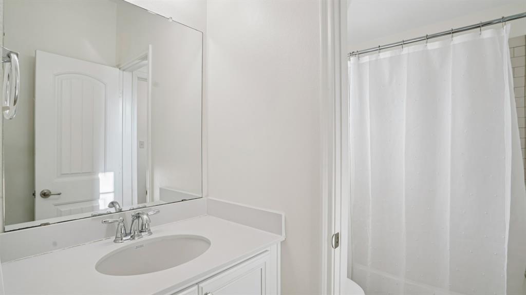 9904 Copperhead Lane McKinney, TX 75071 - Photo 35 of 40 Bathroom featuring vanity