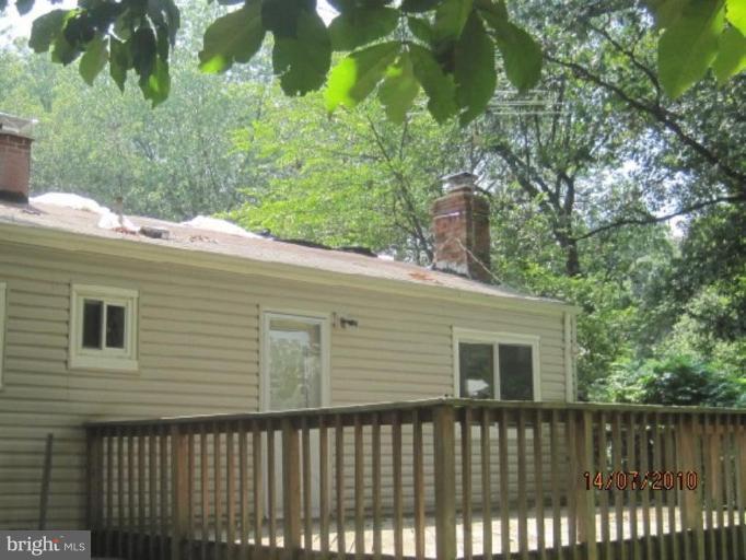 202 Woodland Road Gaithersburg, MD 20877 - Photo 2 of 12 Deck