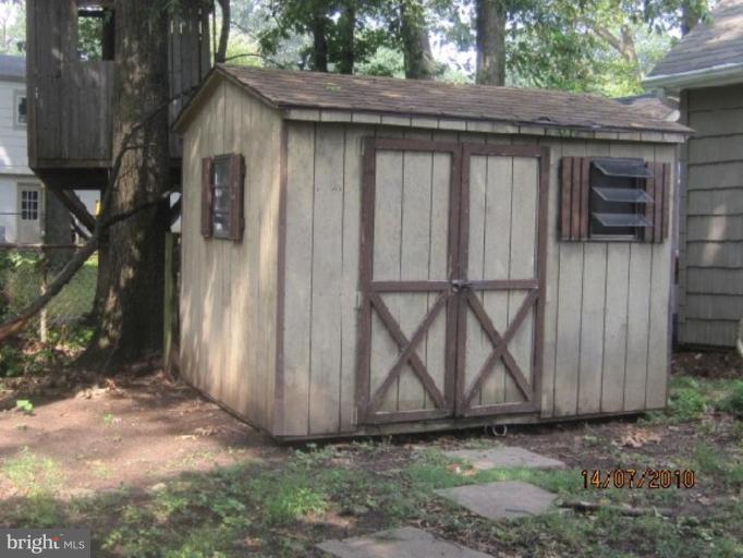 202 Woodland Road Gaithersburg, MD 20877 - Photo 3 of 12 Shed