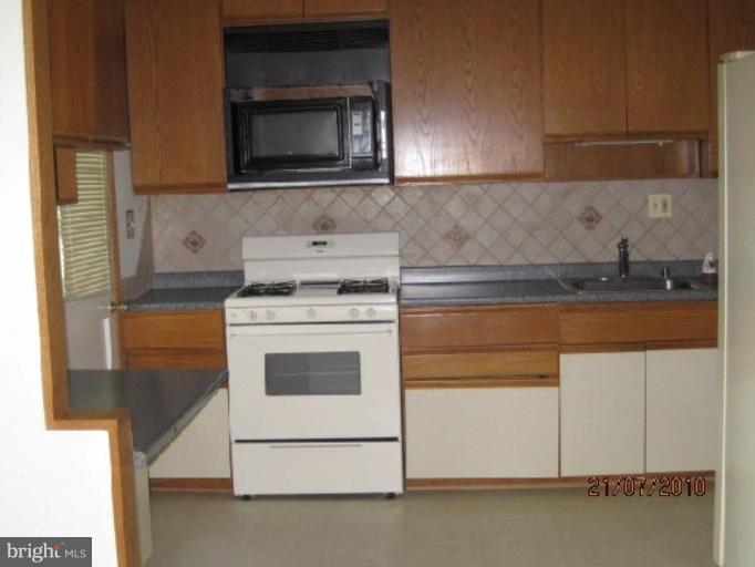 202 Woodland Road Gaithersburg, MD 20877 - Photo 4 of 12 Kitchen