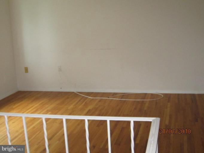 202 Woodland Road Gaithersburg, MD 20877 - Photo 5 of 12 Living Room