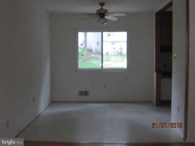 202 Woodland Road Gaithersburg, MD 20877 - Photo 6 of 12 Dining Room