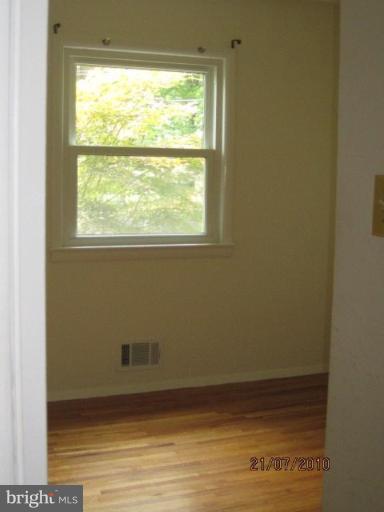 202 Woodland Road Gaithersburg, MD 20877 - Photo 8 of 12 Bedroom #1