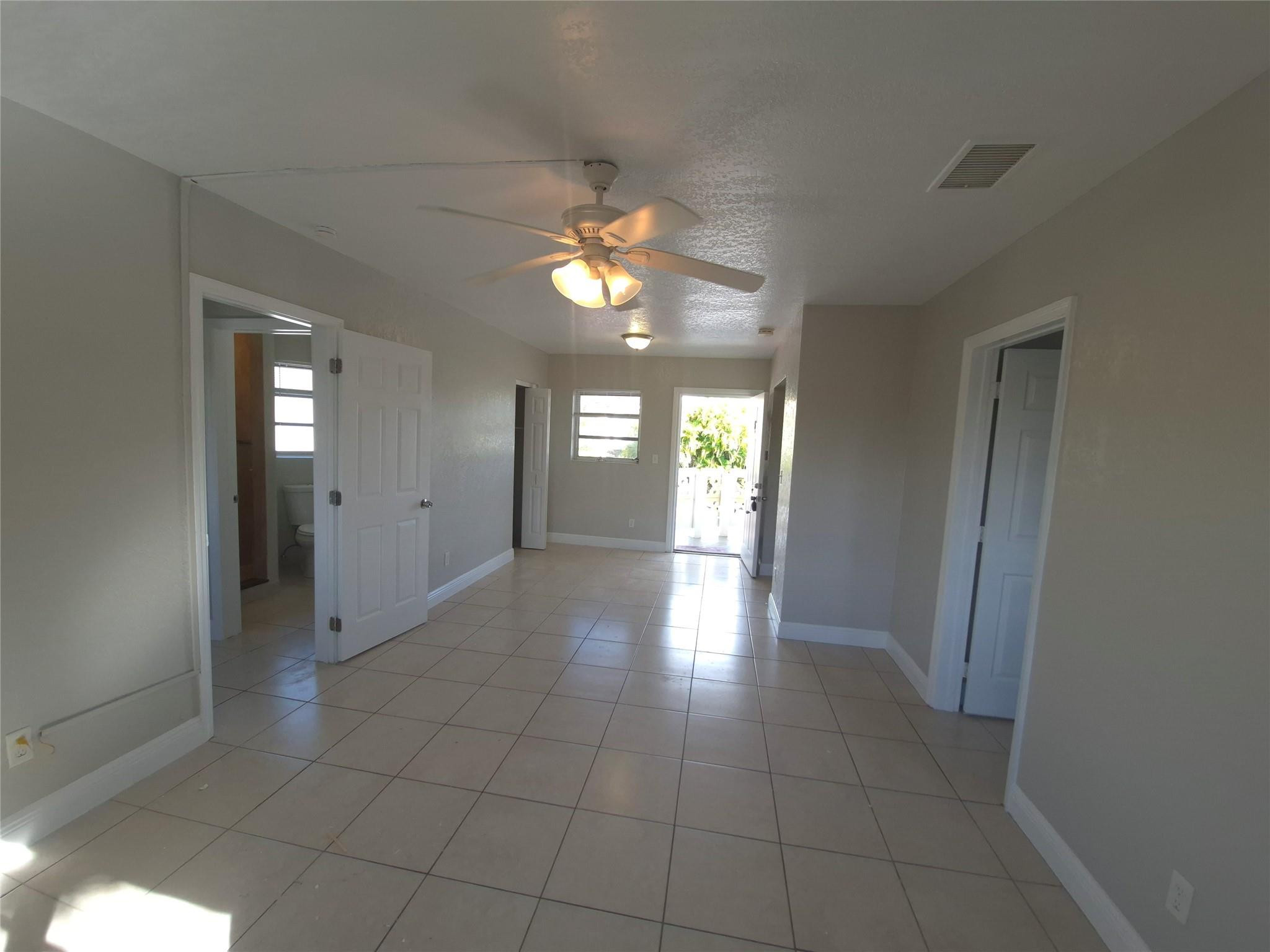 5810 Northeast 14th Road, Unit 6 Fort Lauderdale, FL 33334 - Photo 9 of 12 Photo 9