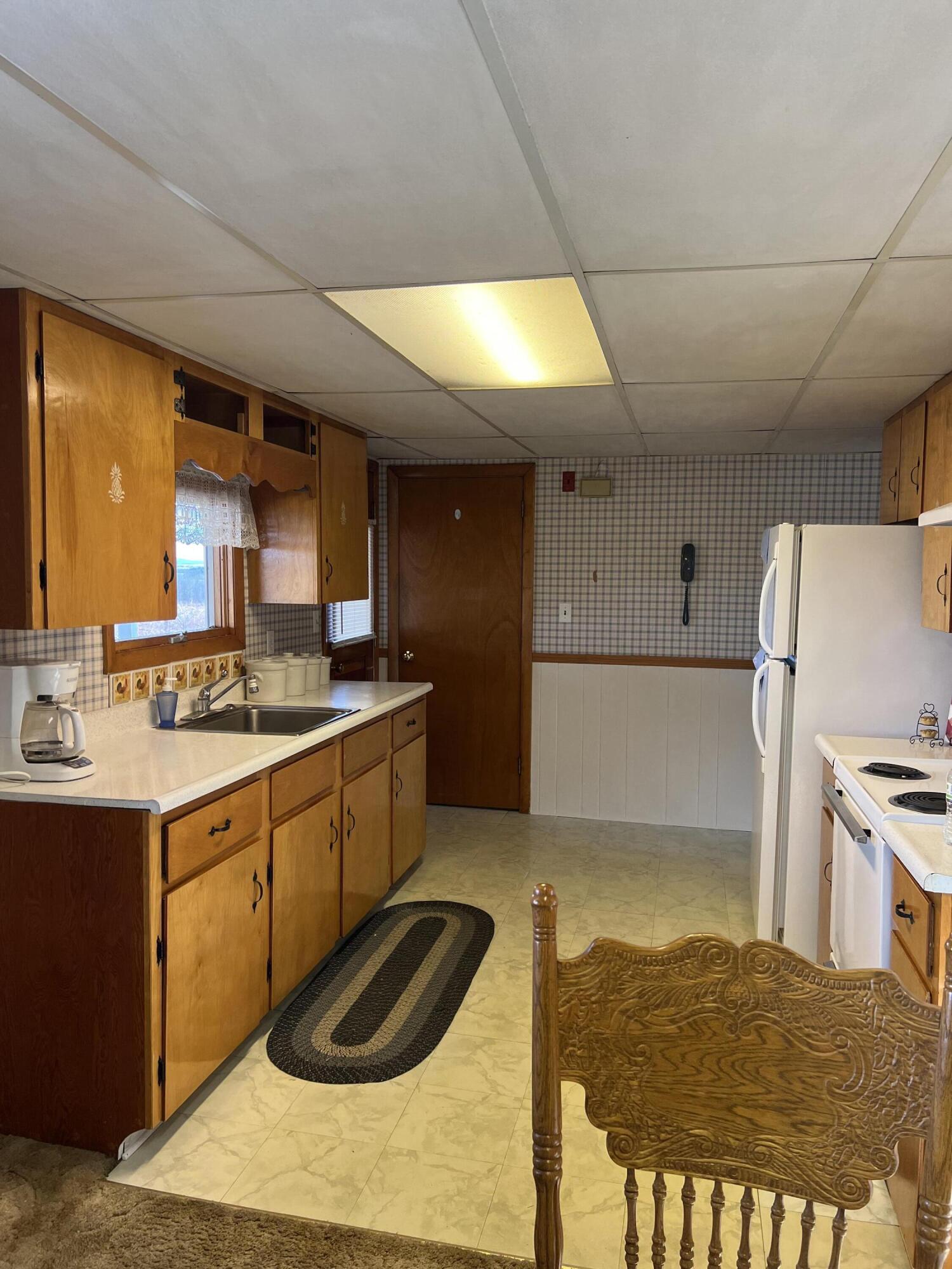161 Golf Course Road Newport, ME 04953 - Photo 11 of 33 Kitchen