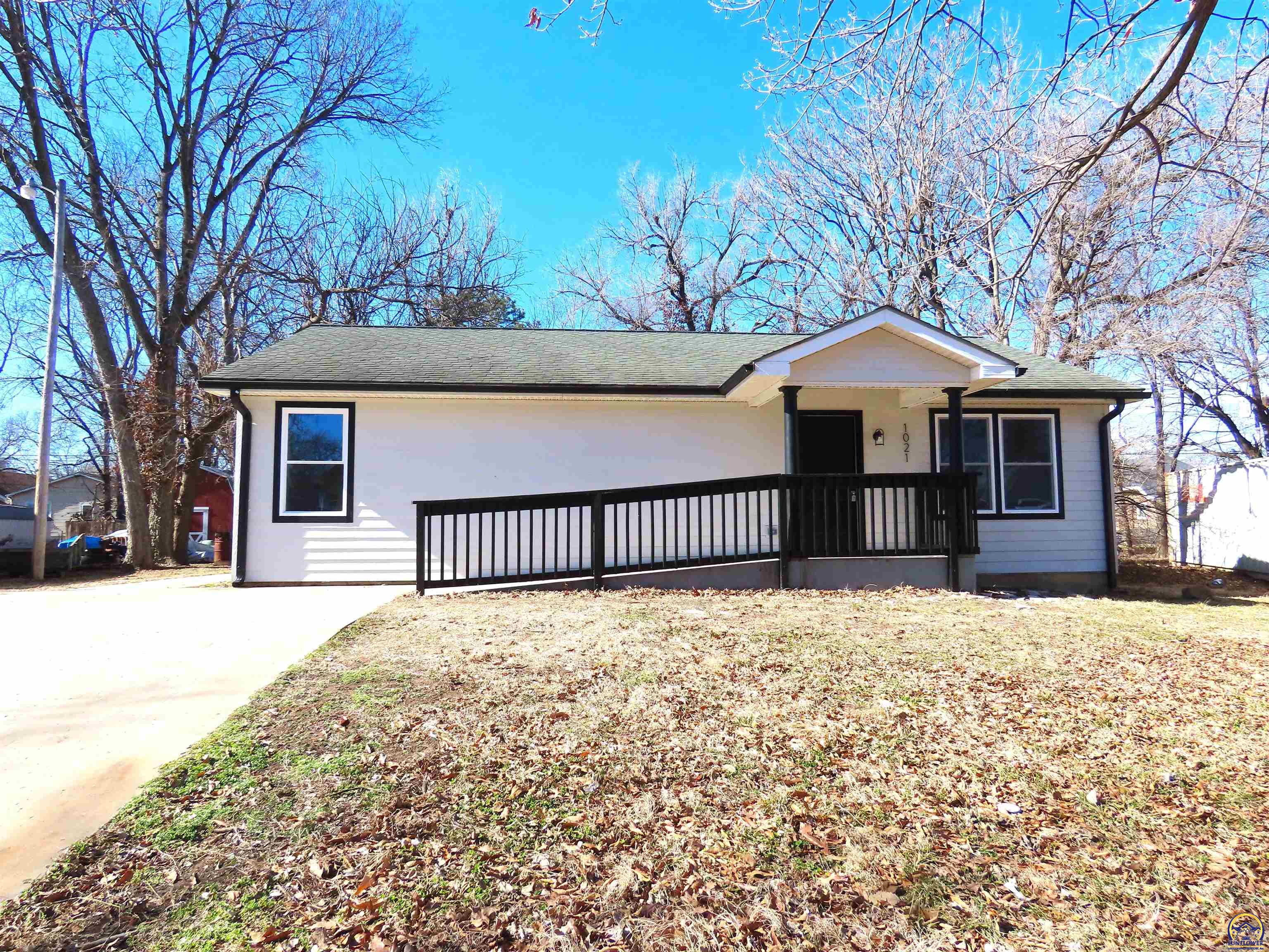 1021 Southwest Boswell Avenue Topeka, KS 66604 - Photo 1 of 22