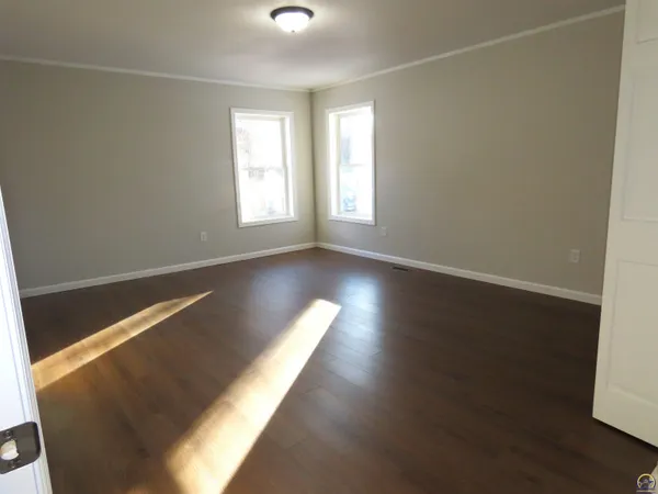 $164,900 | 1021 Southwest Boswell Avenue, Topeka, KS 66604