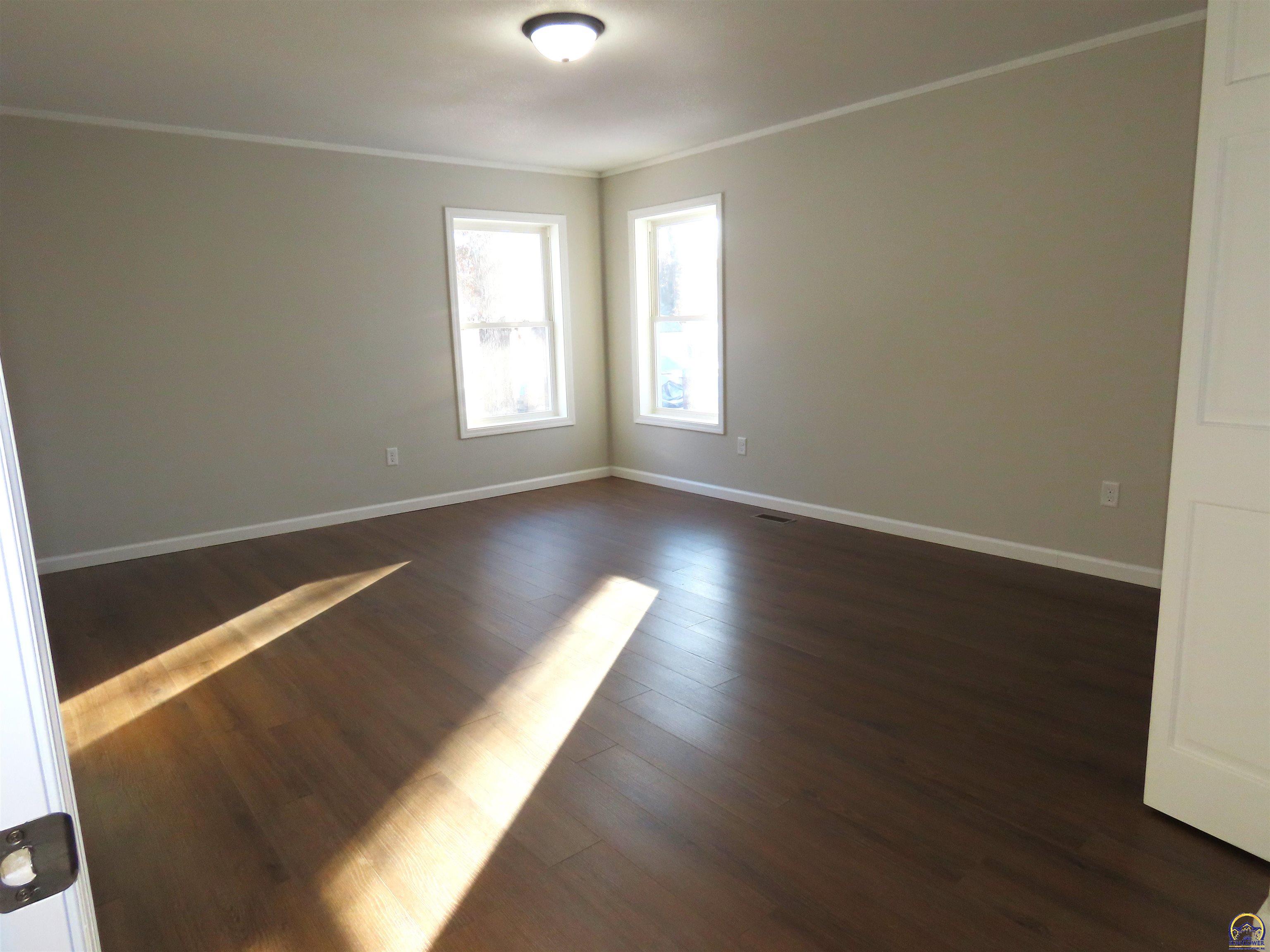 1021 Southwest Boswell Avenue Topeka, KS 66604 - Photo 11 of 22