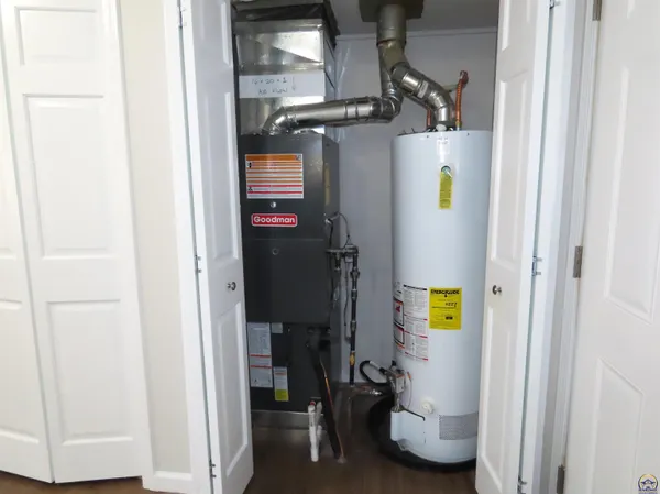 $164,900 | 1021 Southwest Boswell Avenue, Topeka, KS 66604