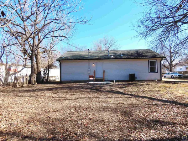 $164,900 | 1021 Southwest Boswell Avenue, Topeka, KS 66604