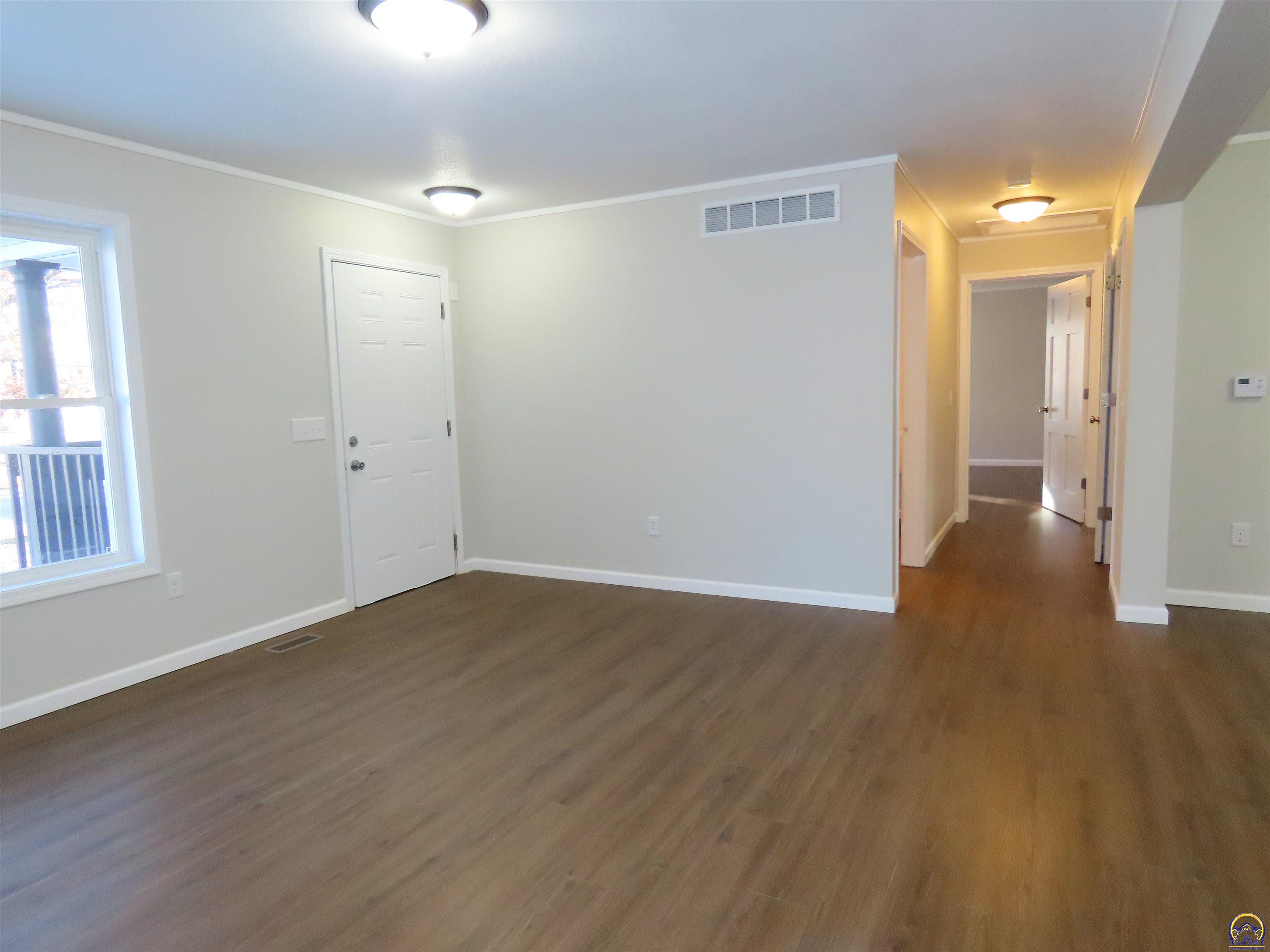 1021 Southwest Boswell Avenue Topeka, KS 66604 - Photo 4 of 22