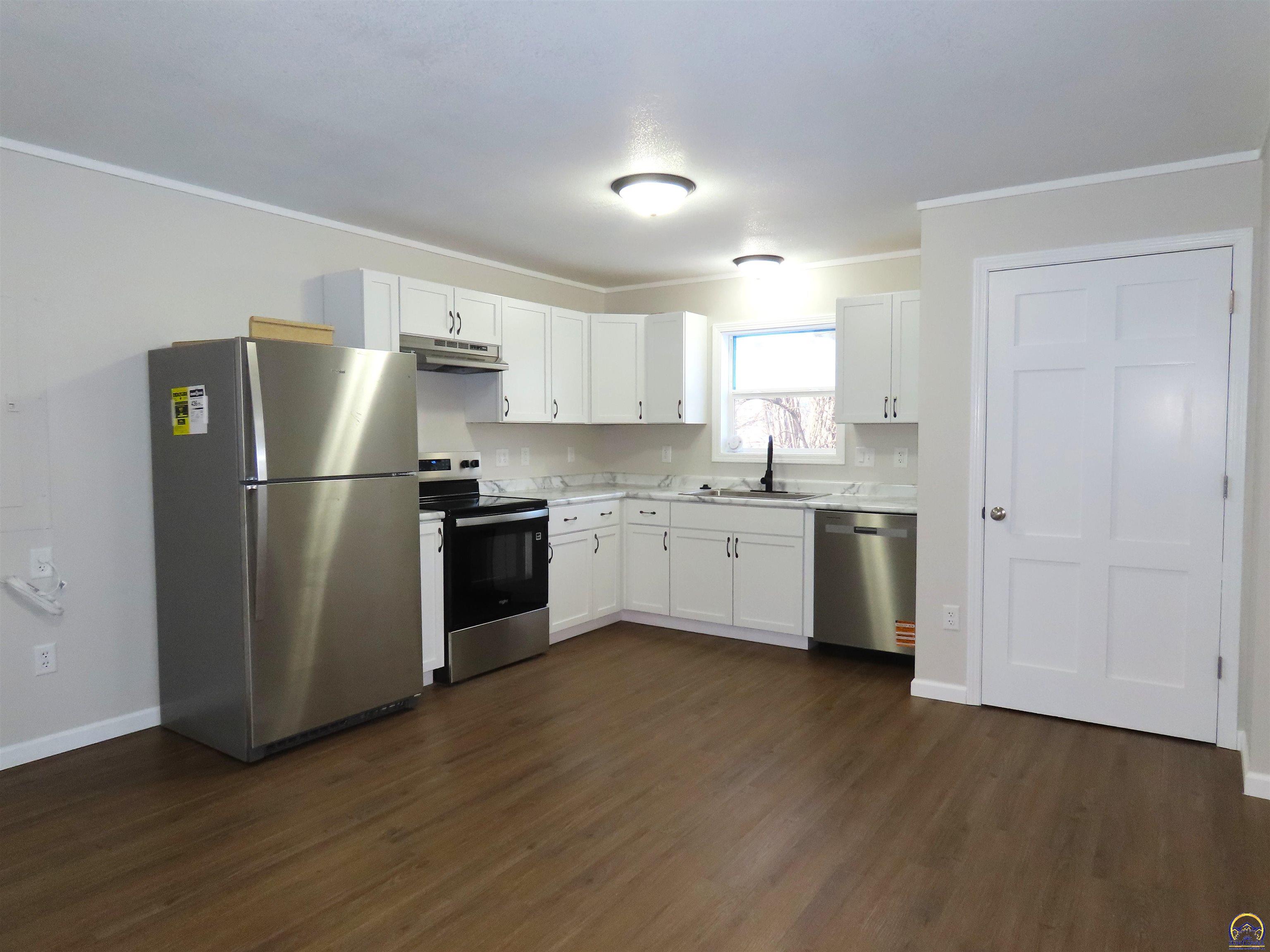 1021 Southwest Boswell Avenue Topeka, KS 66604 - Photo 5 of 22