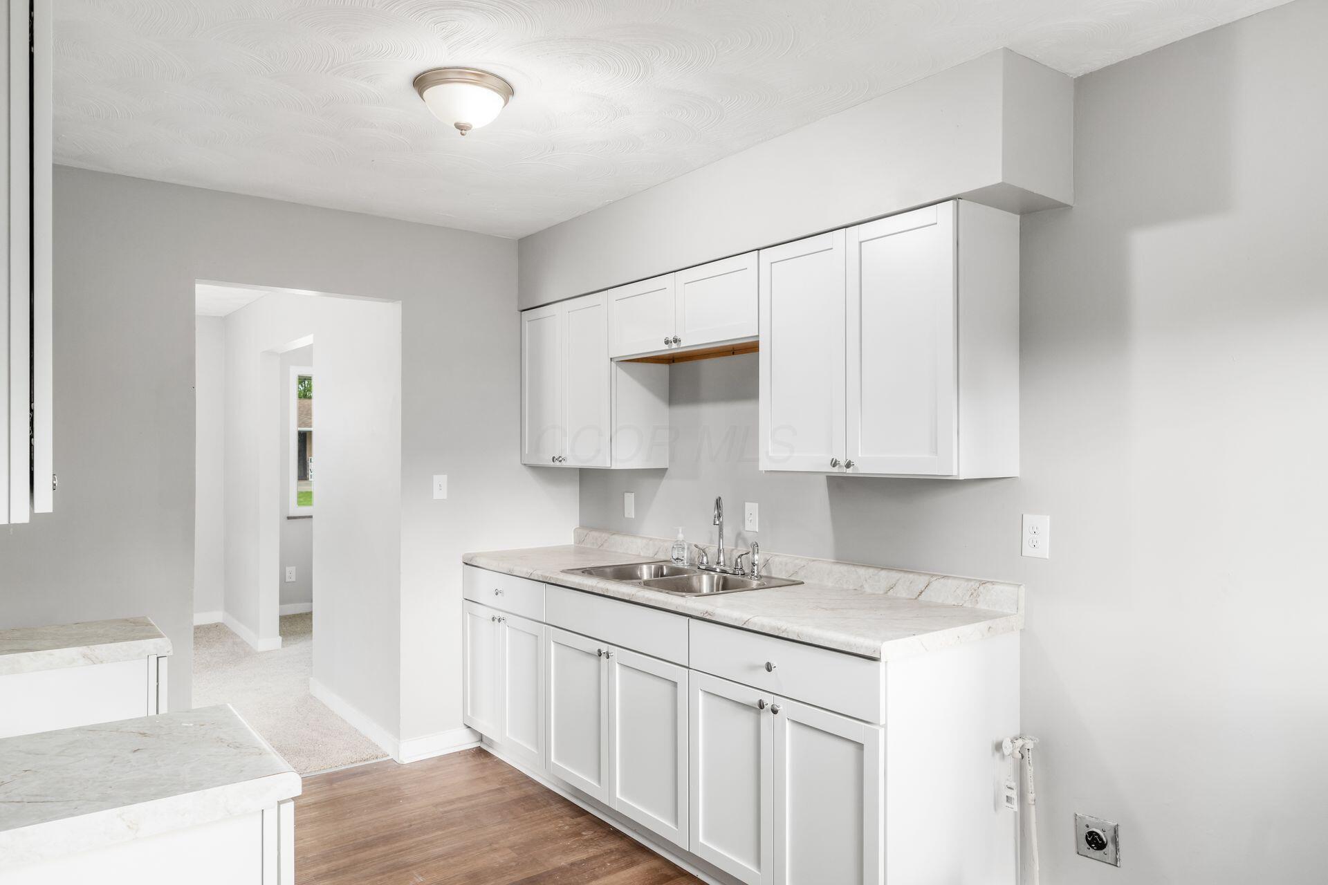 1472 Picard Road Columbus, OH 43227 - Photo 9 of 29 Kitchen