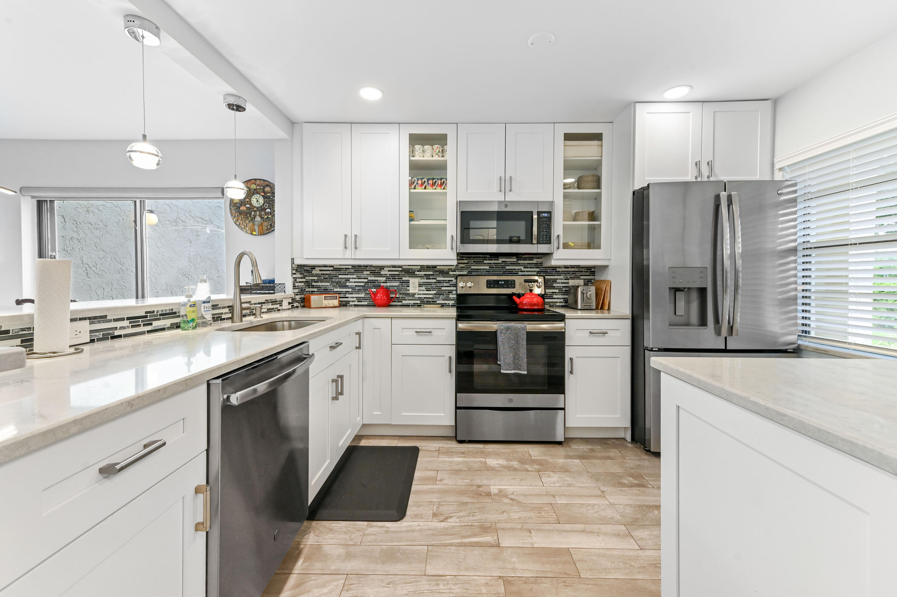 21827 Arriba Real, Unit 11K Boca Raton, FL 33433 - Photo 4 of 32 18 Kitchen 02