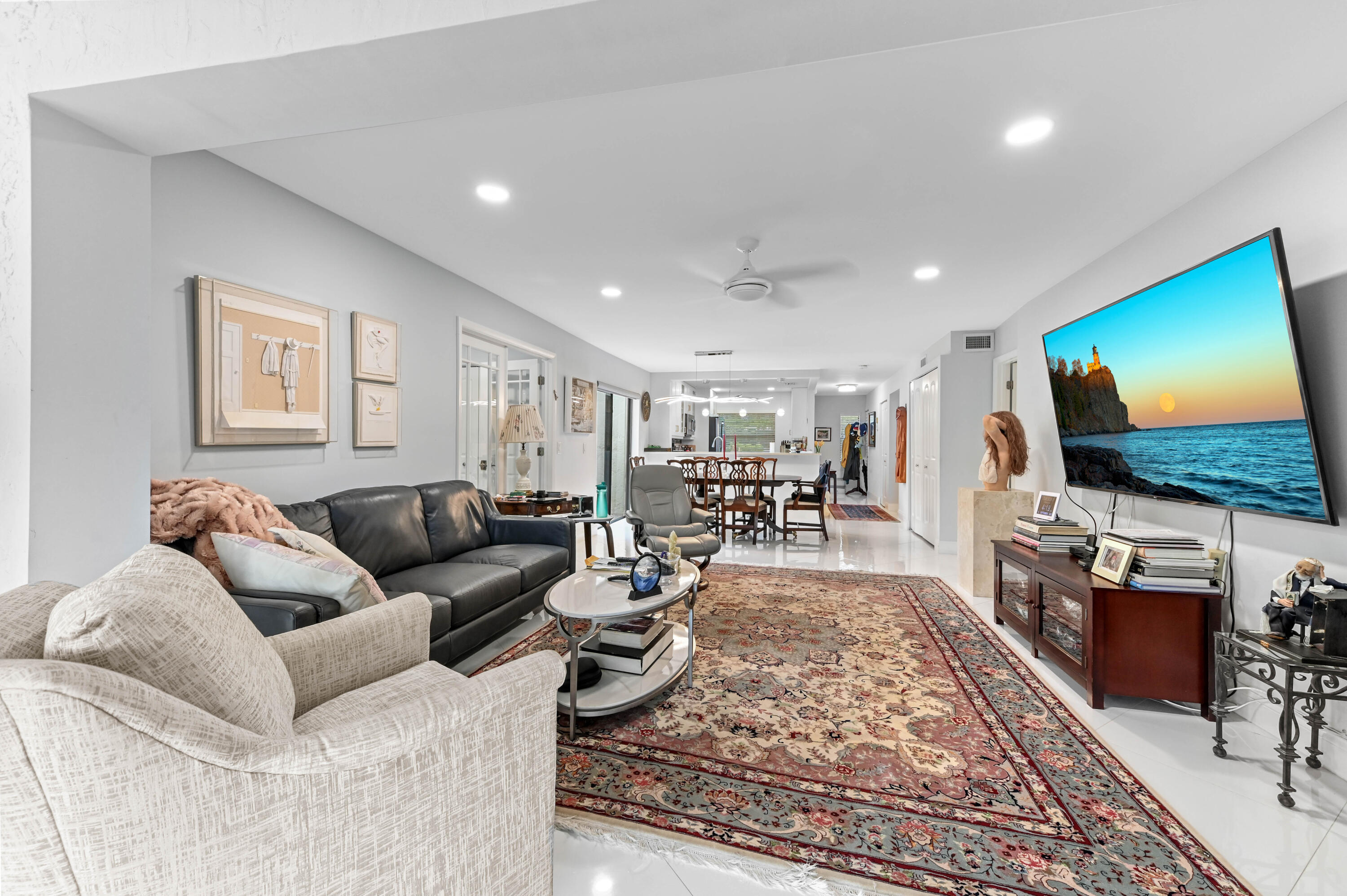 21827 Arriba Real, Unit 11K Boca Raton, FL 33433 - Photo 9 of 32 24 Living room 03