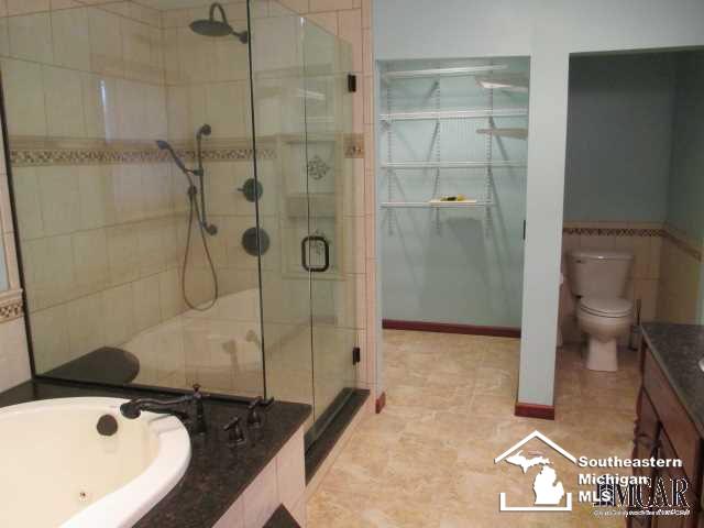 1395 Rutledge Drive Temperance, MI 48182 - Photo 18 of 25 21394165-17.JPG