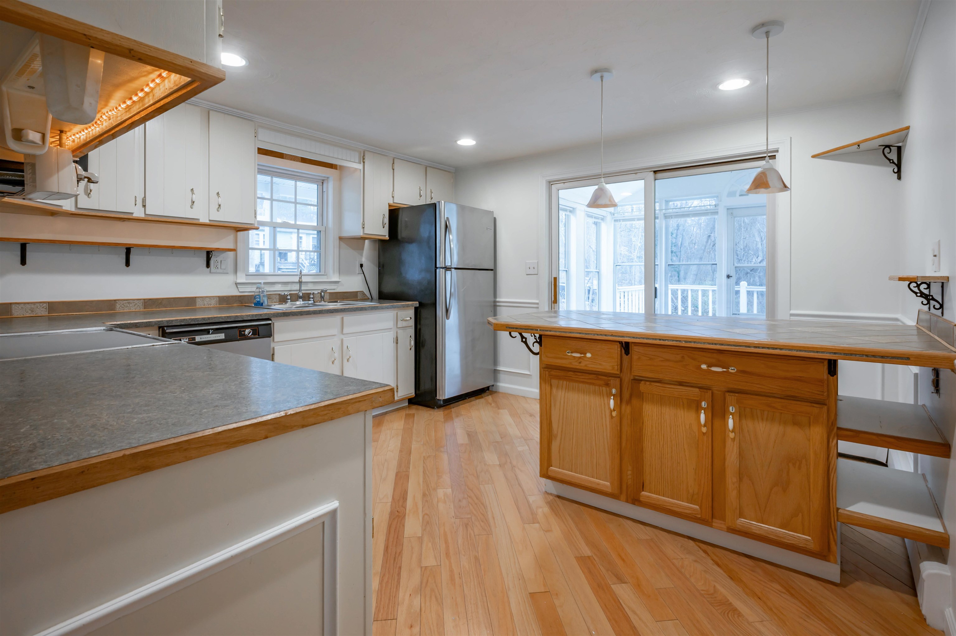 5 Betty Lane Salem, NH 03079 - Photo 13 of 36