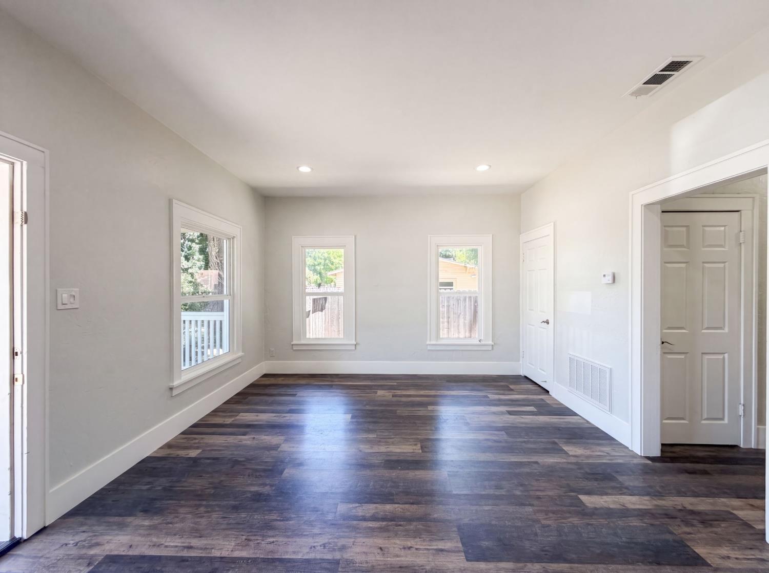 1860 West Willow Street Stockton, CA 95203 - Photo 8 of 27