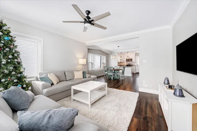 $679,500 | 272 North Willow Road, Elmhurst, IL 60126