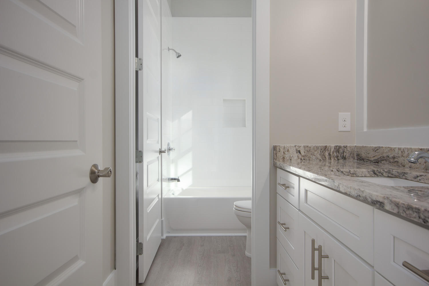 196 Matt's Way Santa Rosa Beach, FL 32459 - Photo 15 of 26 a view of bathroom with bathtub