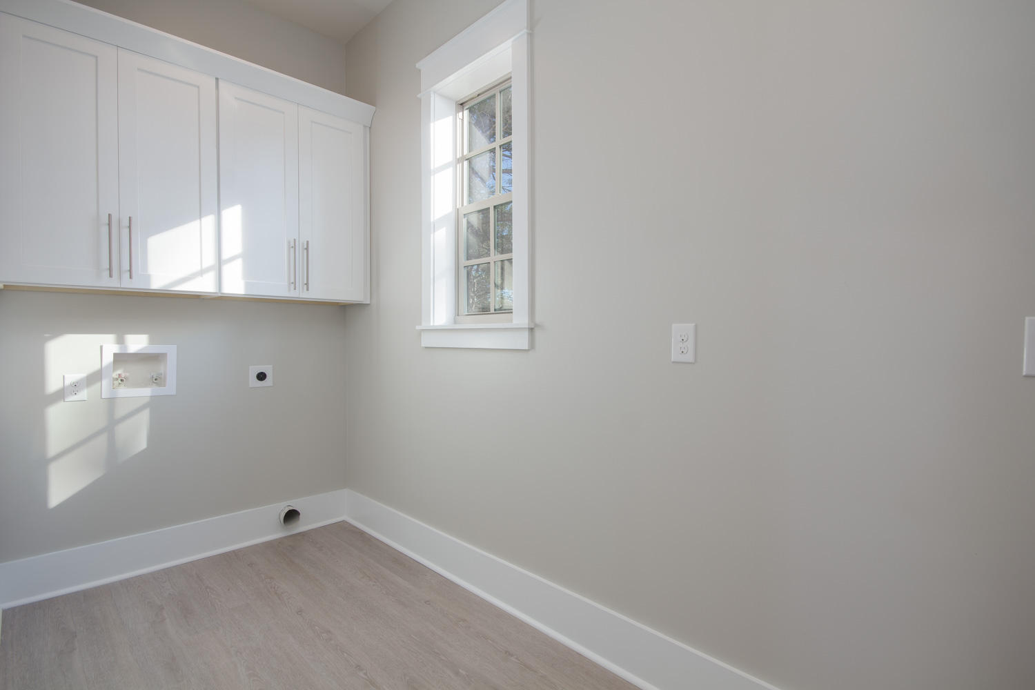 196 Matt's Way Santa Rosa Beach, FL 32459 - Photo 24 of 26 an empty room with windows