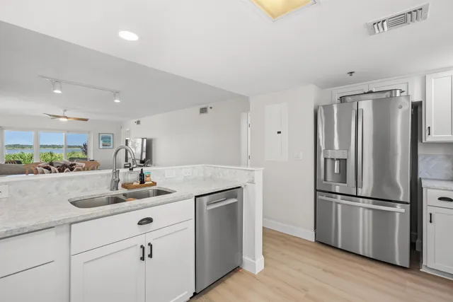 a view of a tennis court