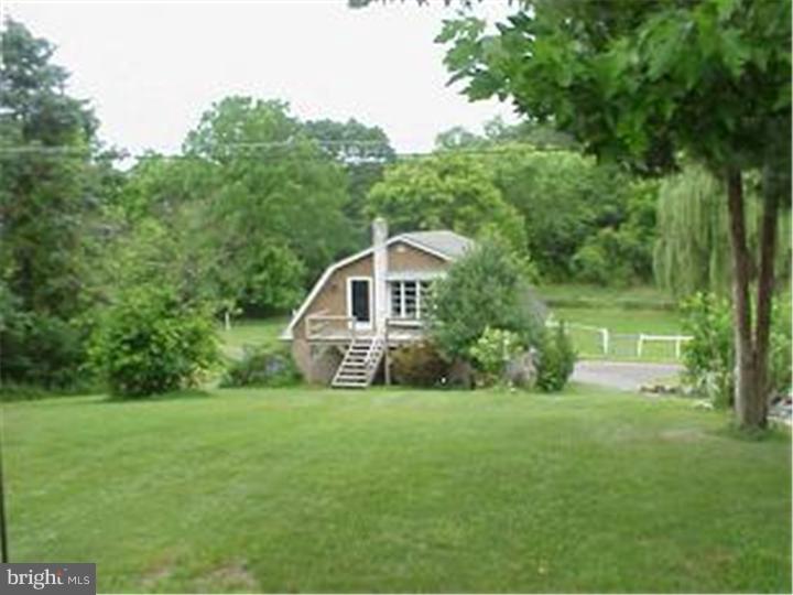 319 Limerick Center Road Pottstown, PA 19464 - Photo 3 of 18 Garage