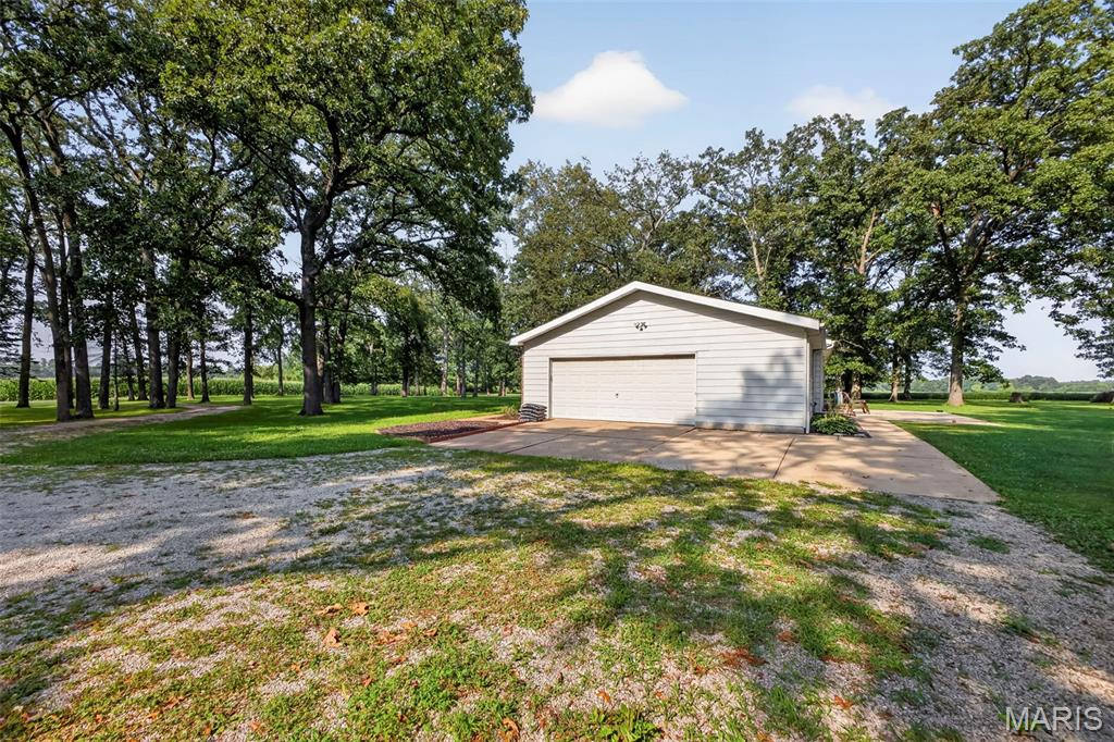 8861 Gilmore Lake Road Columbia, IL 62236 - Photo 72 of 82 Gallery Image 72