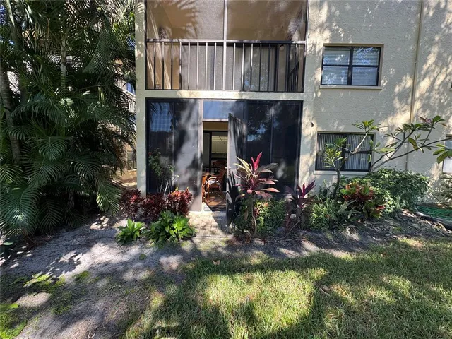 a view of entryway front of house