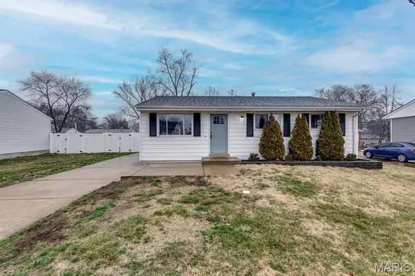$261,500 | 245 Peffer Lane, Fenton, MO 63026