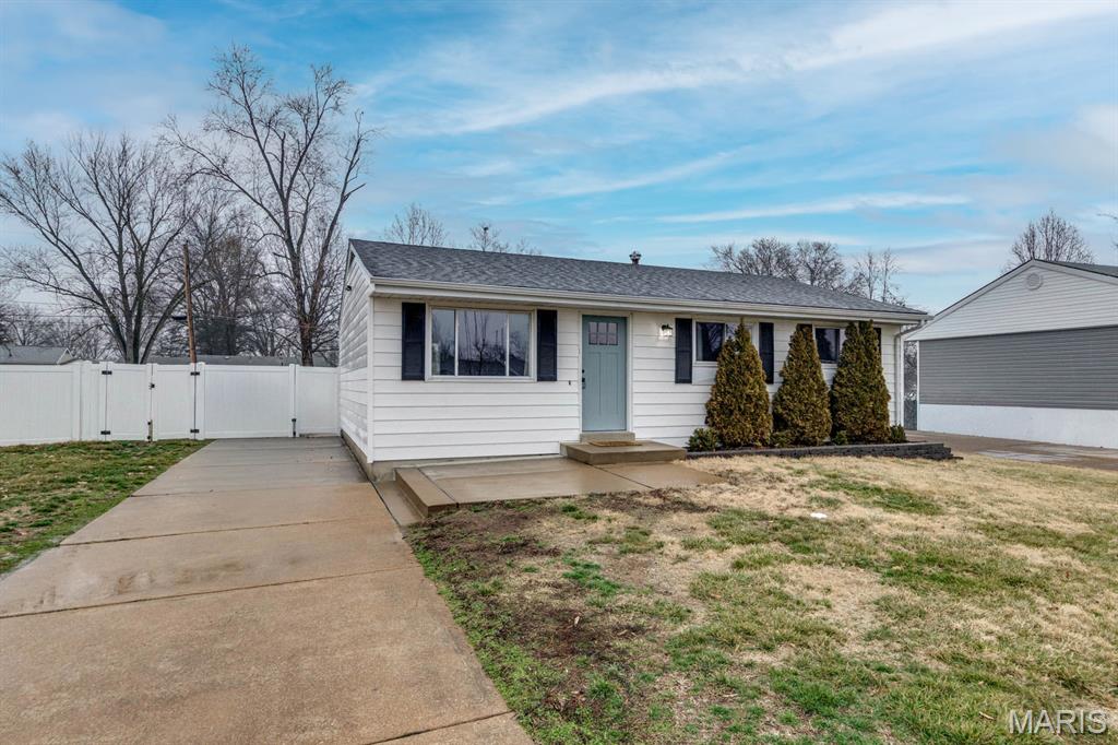 245 Peffer Lane Fenton, MO 63026 - Photo 2 of 30