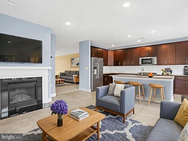 $975,000 | 1901 Main Line Boulevard, Unit 102, Alexandria, VA 22301