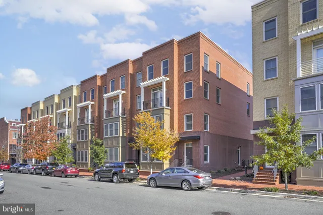 $975,000 | 1901 Main Line Boulevard, Unit 102, Alexandria, VA 22301