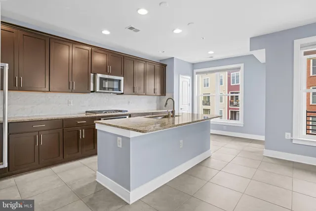 $975,000 | 1901 Main Line Boulevard, Unit 102, Alexandria, VA 22301