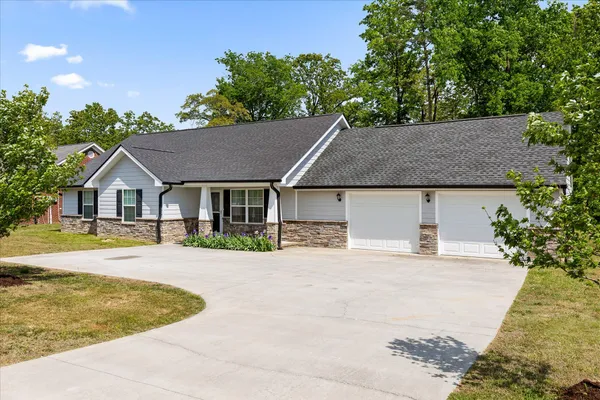 $338,000 | 8410 Hixson Pike, Hixson, TN 37343